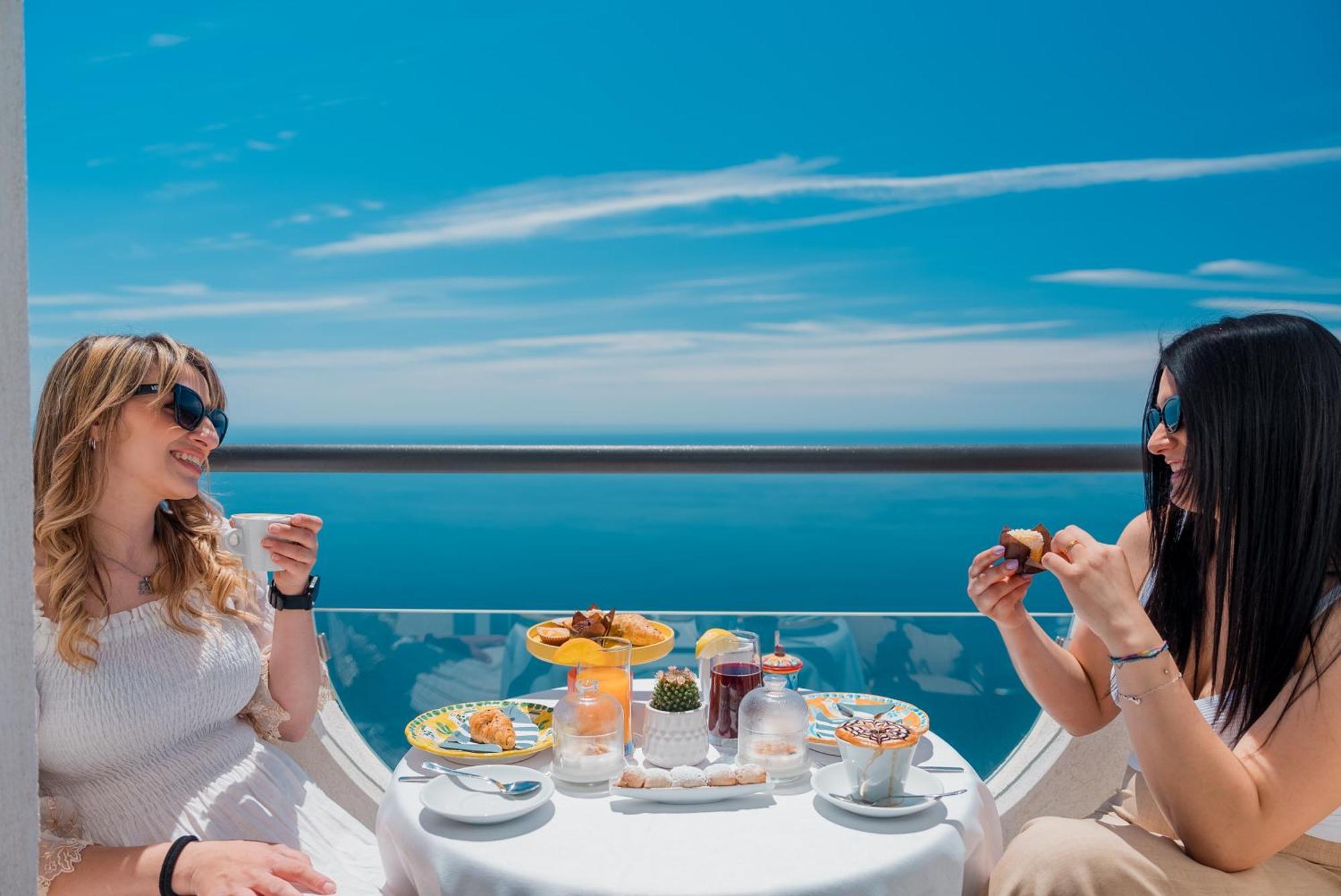 Albergo Dipinto BaccoФуроре Экстерьер фото